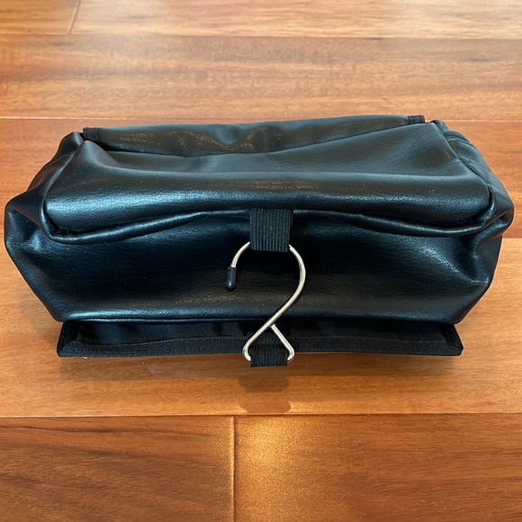 Dockers Black Hanging Toiletry Bag - Picture 5 of 9